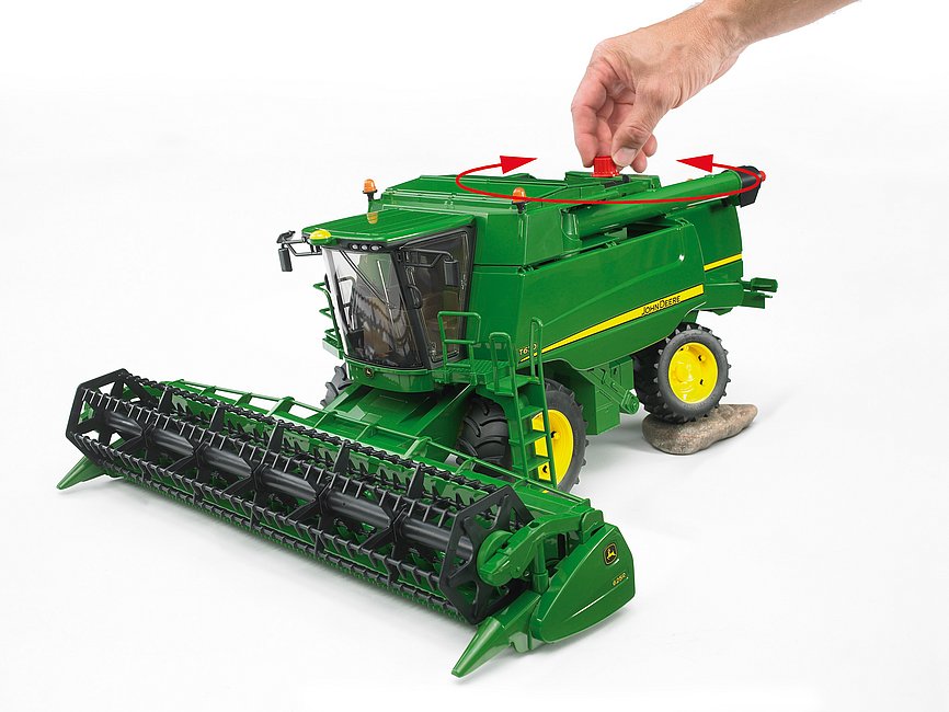 Sklízecí mlátička John Deere T670i