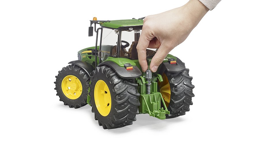 Kolový traktor John Deere 7930